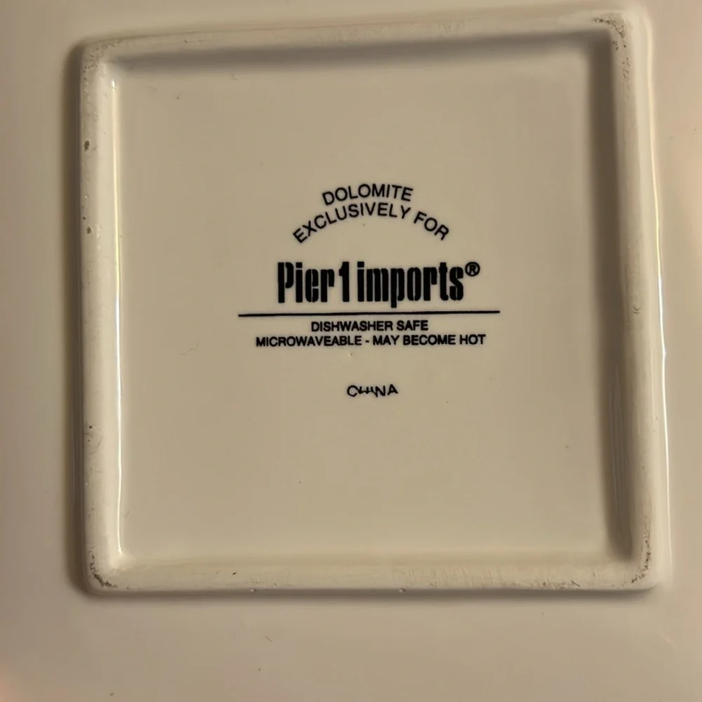 Pier 1 Fashion set of four dessert plates